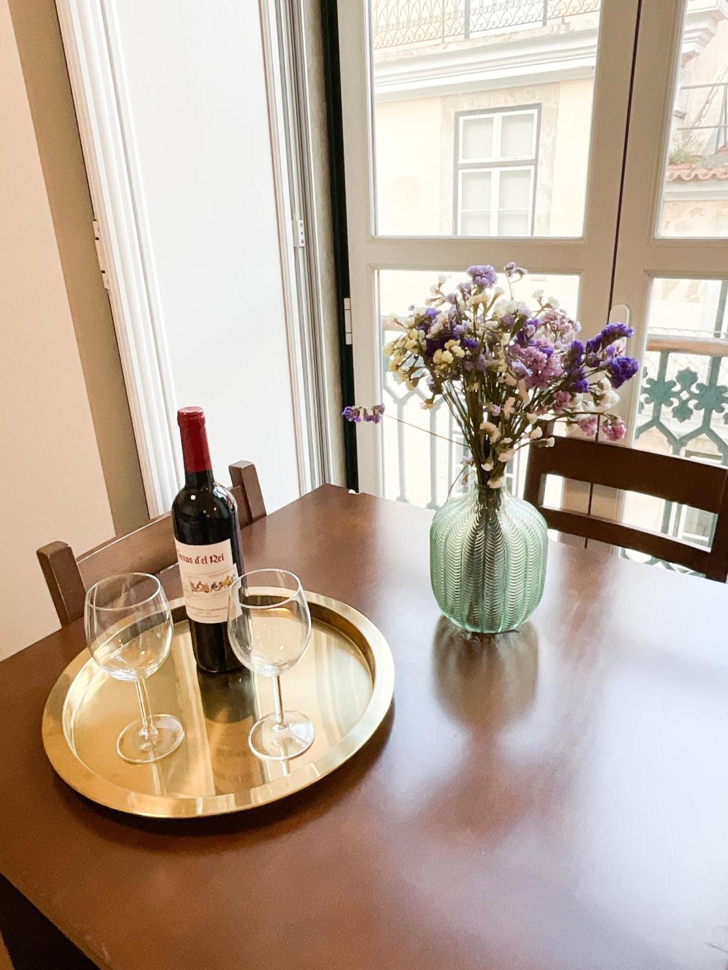 Stunning Luxury In Chiado 1br Apartment Lissabon
